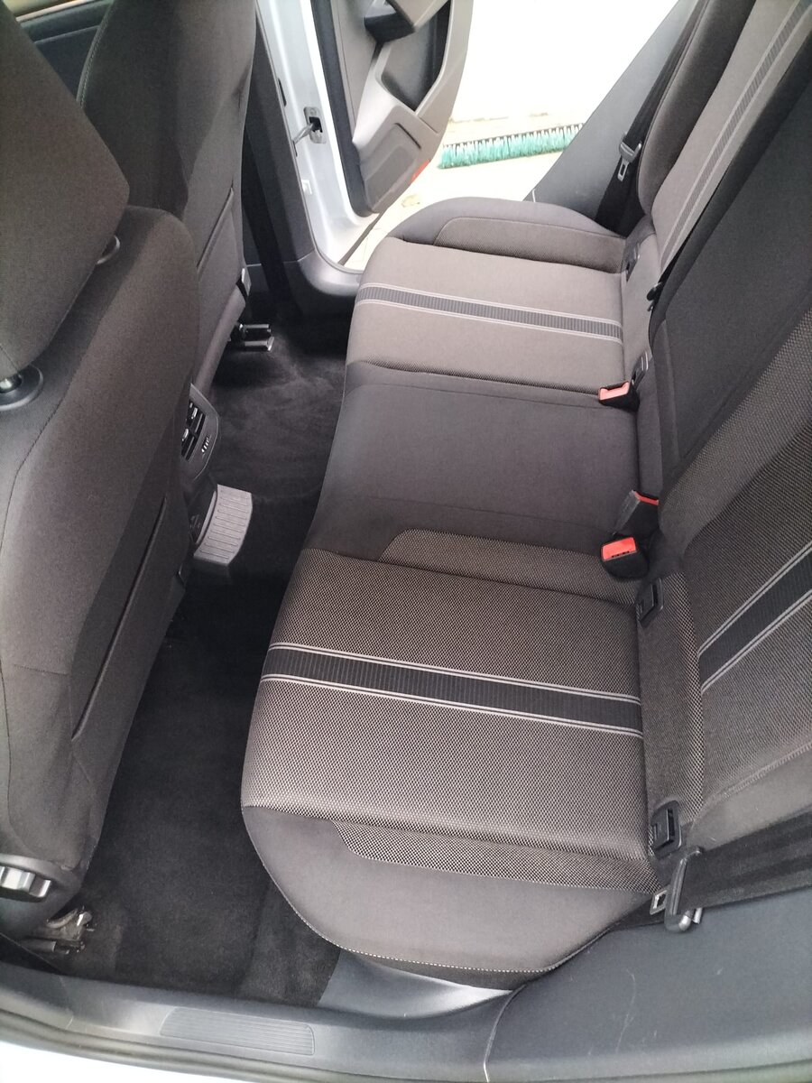 După - Curățare tapițerie scaun spate