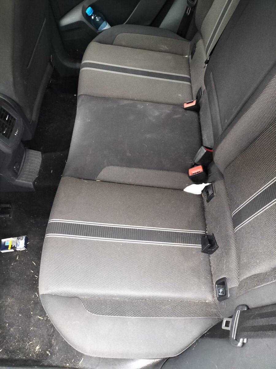 Înainte - Curățare tapițerie scaun spate