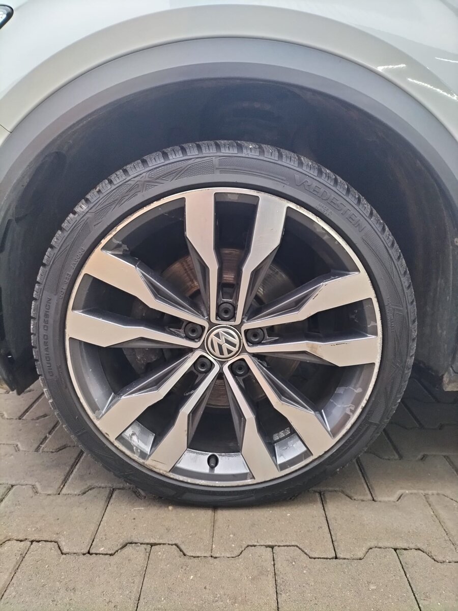 După - Curățare și polish jantă VW