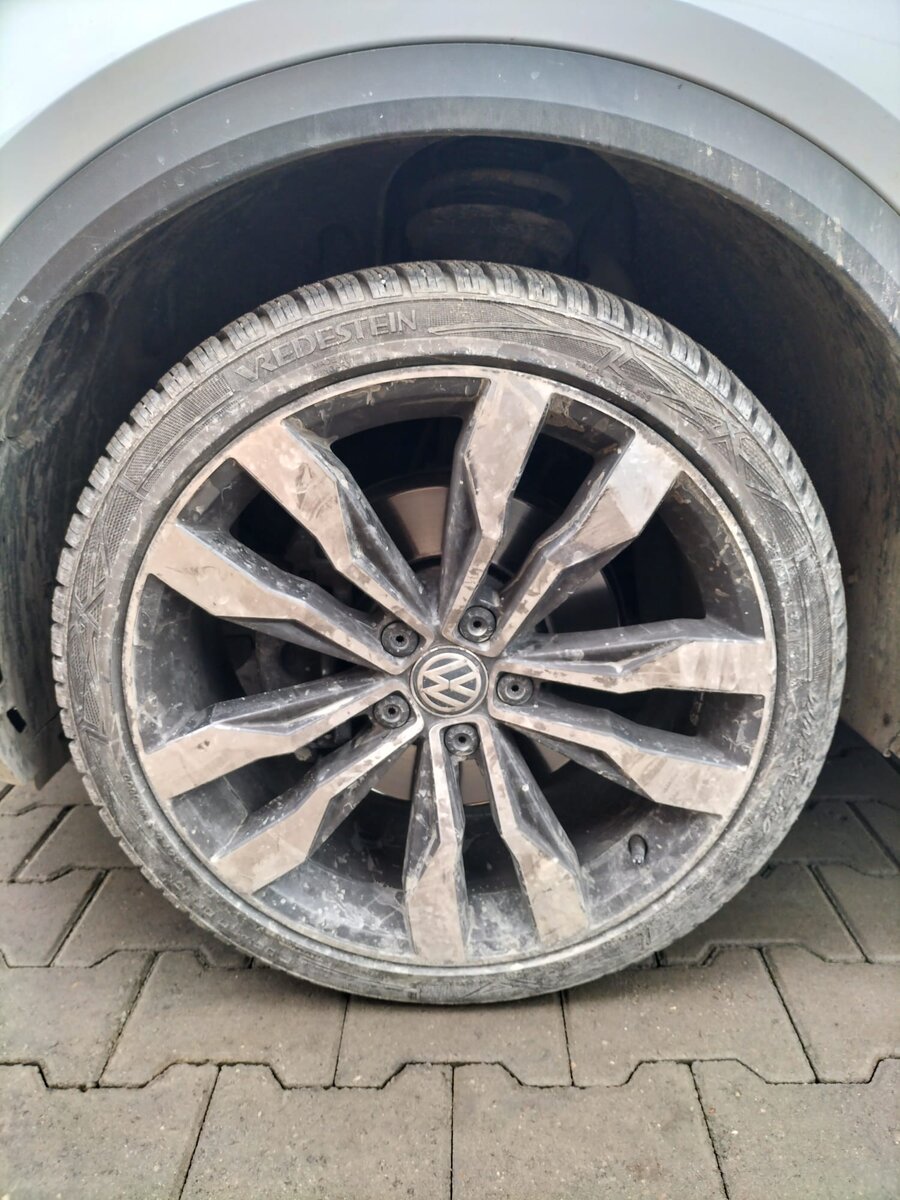 Înainte - Curățare și polish jantă VW