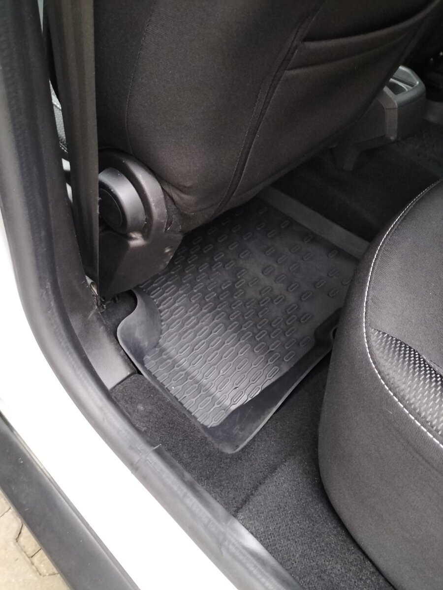 După - Curățare covoraș podea spate